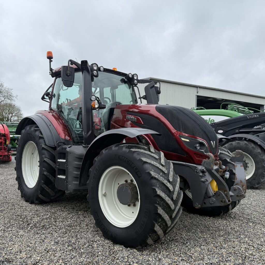 Valtra T174 Active Tractor