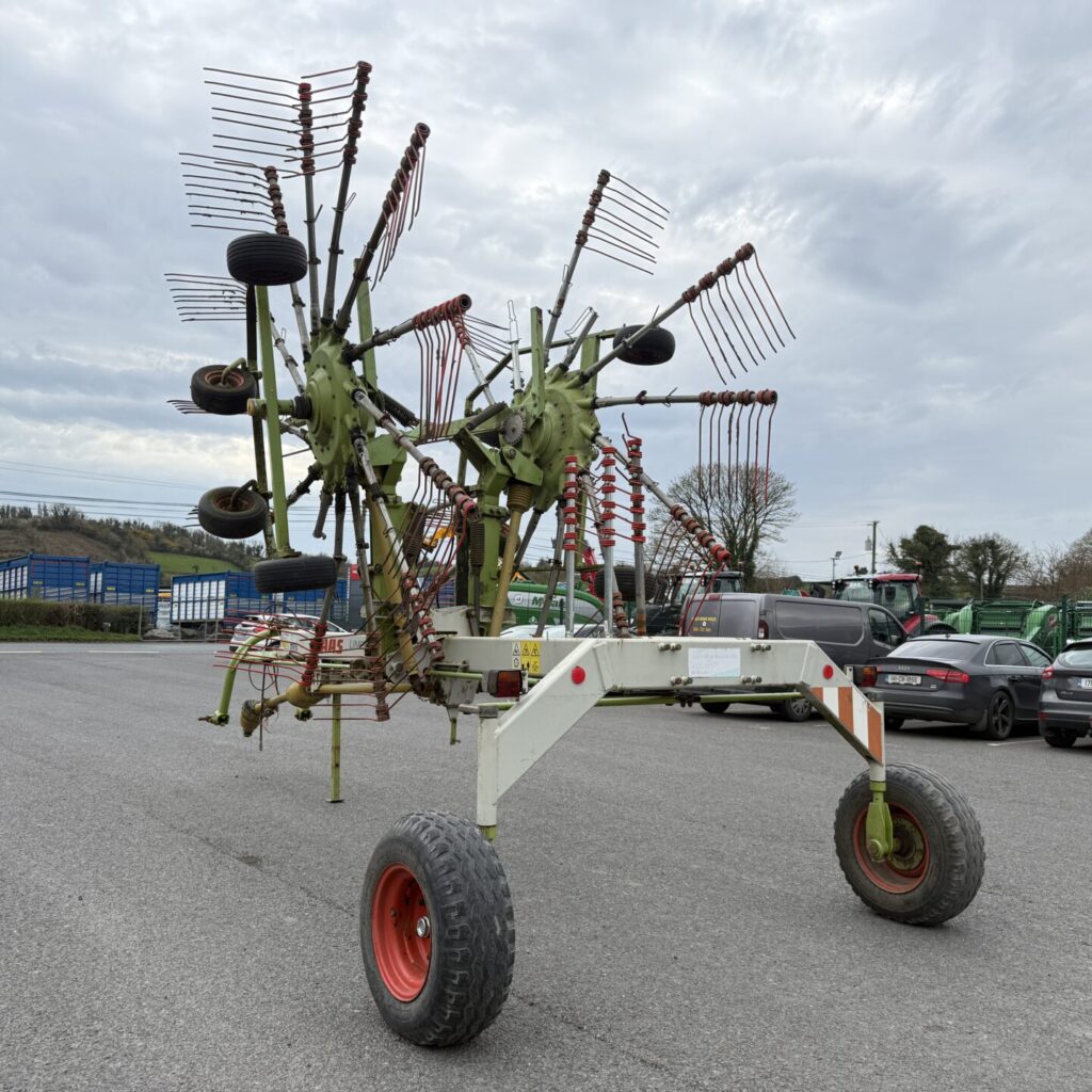 Claas Linear 880 Rake