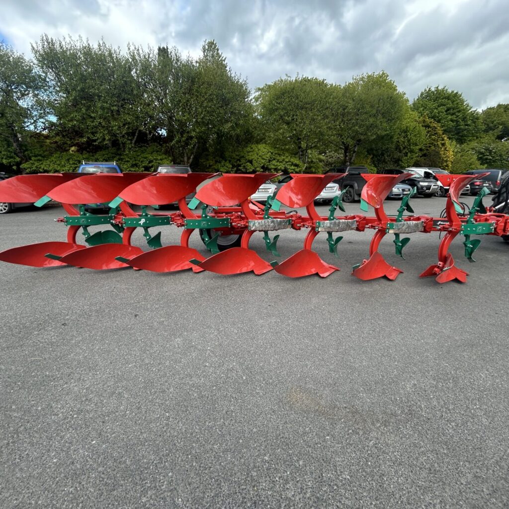 Kverneland PG 100  7 Furrow Semi Mounted Plough