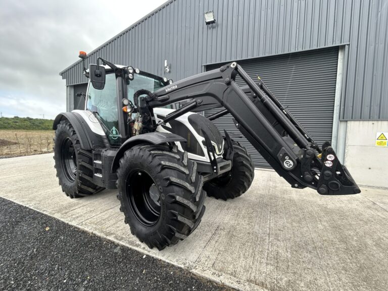 Valtra N175 Active with G5s Loader
