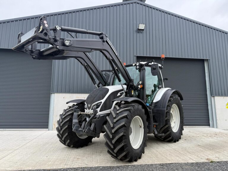 Valtra N174 Versu c/w G5s Loader