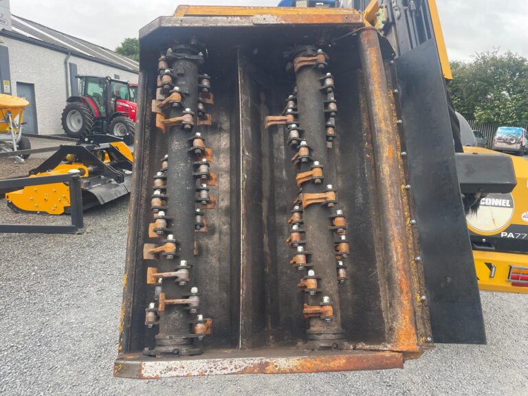 McConnel PA7775T Hedgecutter