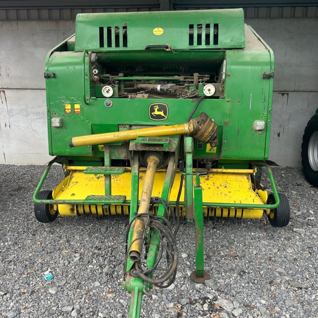 John Deere 578 MaxiCut Chopper Round Baler