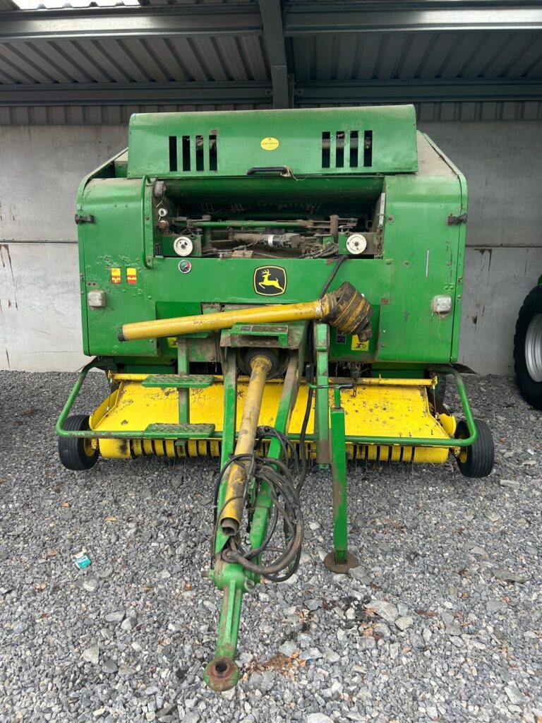 John Deere 578 MaxiCut Chopper Round Baler