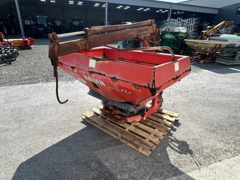 Rauch 17.1 Fertiliser Spreader with Rossmore Crane