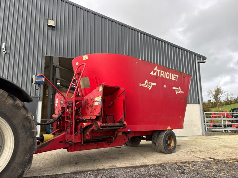 Troilet 16cu Twin Auger Feeder